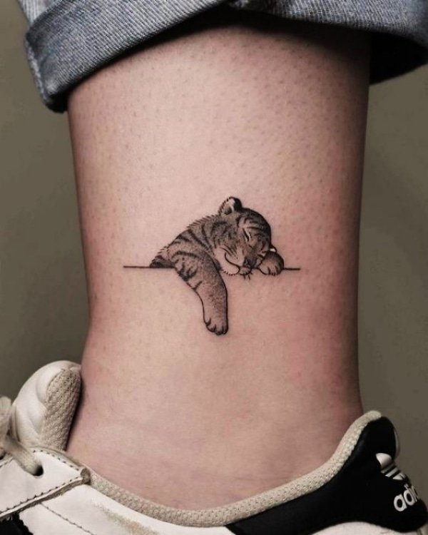 Small-Tattoo-Designs-for-Art-Lovers-with-Meanings